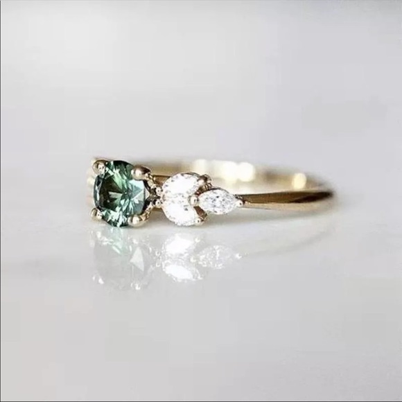 New Yellow Gold Lovely Emerald Diamond Ring 💍 - Picture 4 of 5